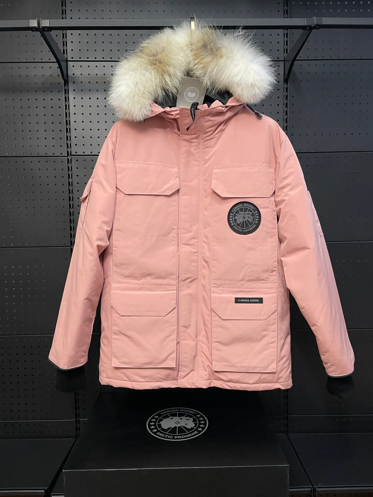 Pink 🇨🇦CANADA GOOES 24 New Arrival 08 / Factory : . . . .Premium ， Drop Shipping！ Expedition 08 Same Style， ， Classic ， ， 。 ➖ 。 ➖ ， 。 ➖ 21 ，TC 85 ， Wear-Resistant。 ➖ 80 . 。 ➖ 100% nylon ， ， ！ ➖ 。 ➖ YKK ，YKK ， 。 ➖ 3M ， 。 : ， 。 ， · · Quality· ！ Size:XS-L